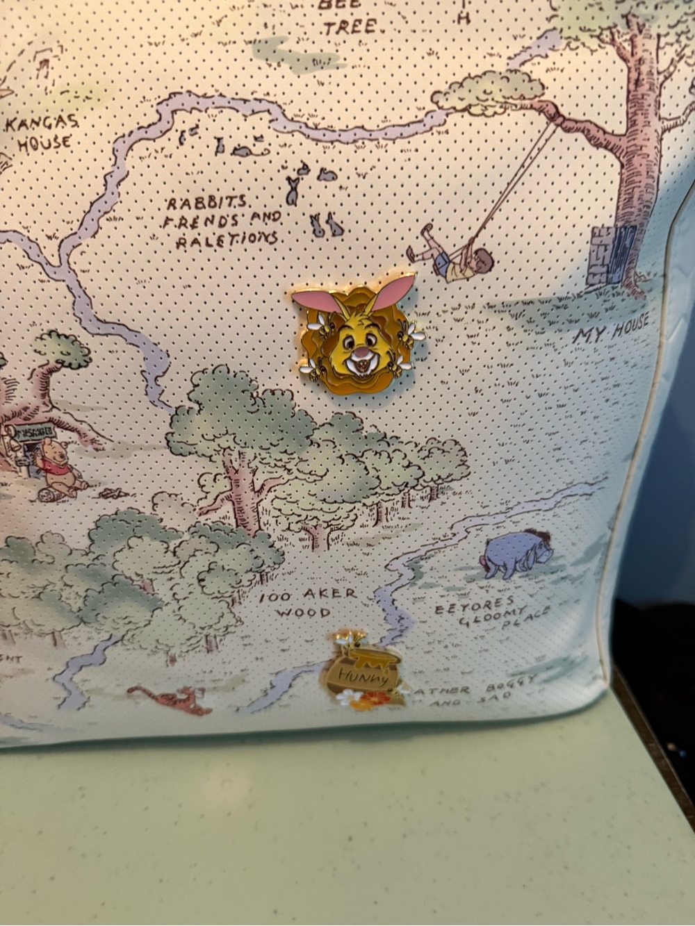 Loungefly Winnie The Pooh Tote and crossbody with Character Pins - Picture 4 of 8